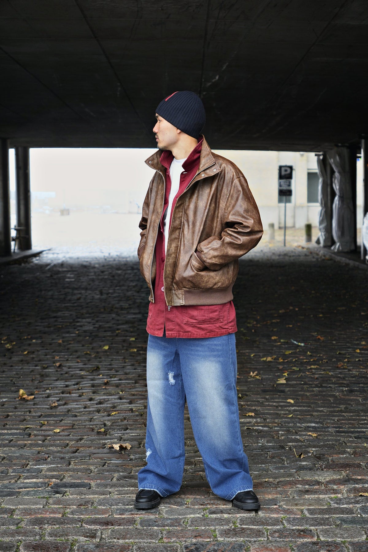 BAGGY DISTRESSED JEANS