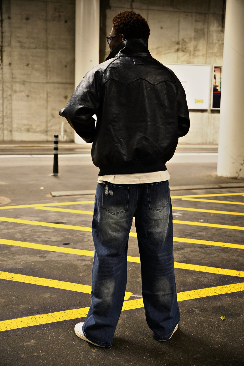 BAGGY DISTRESSED JEANS