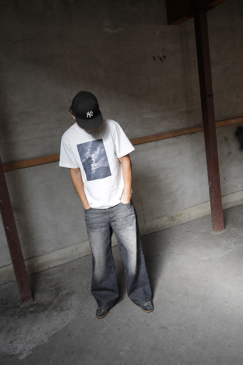 CIGARETTE ROACH TEE